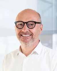 Dr. med. Carsten Dudek, Urologe und Chefarzt, in der Praxis Dr. Kurbin in Wolfratshausen